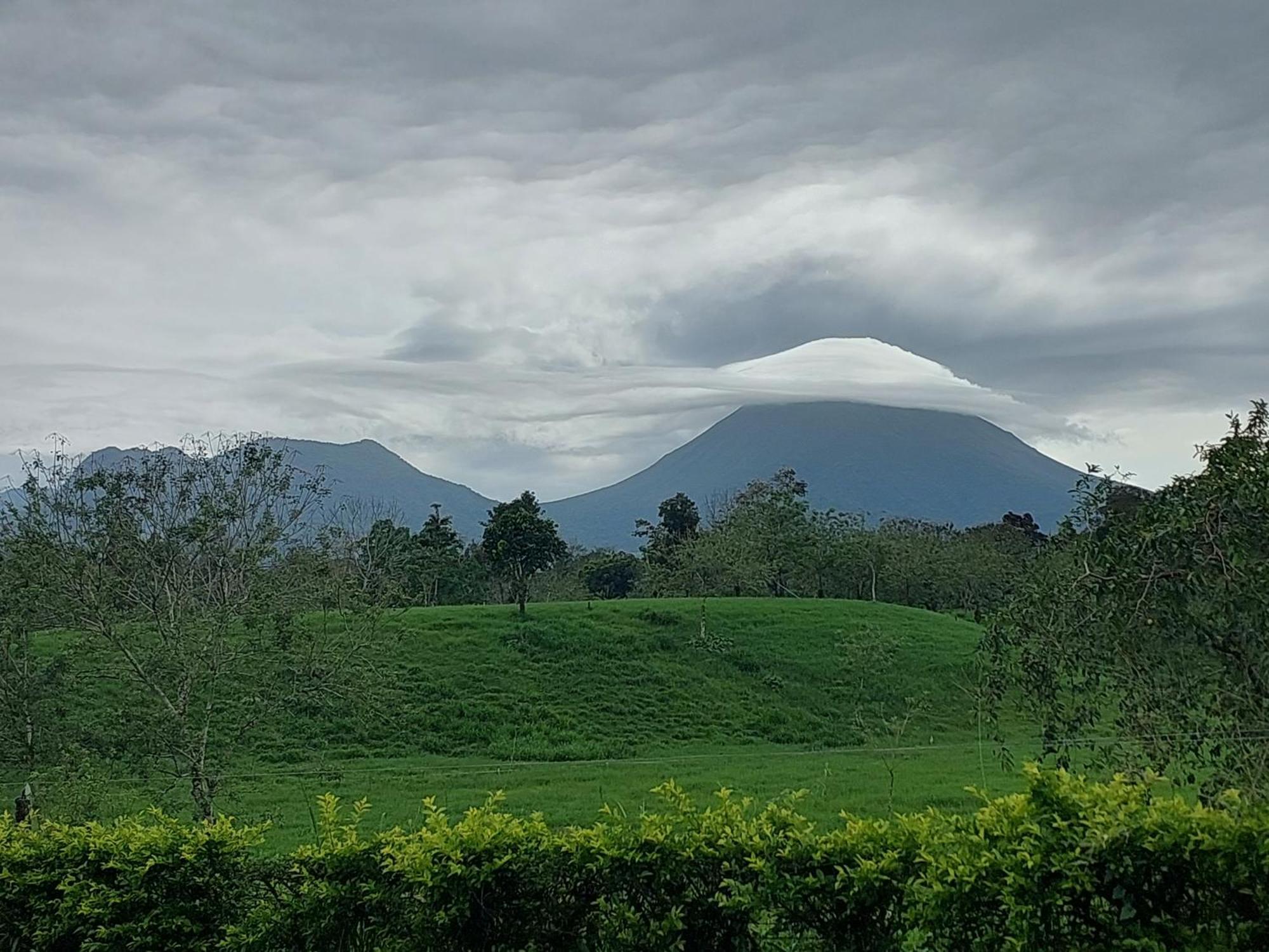 Arenal Hostel La Catarata La Fortuna Екстериор снимка